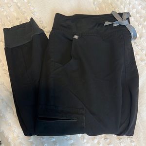 Womens Figs Zamora Jogger Scrub Pant in Black- Large/Tall